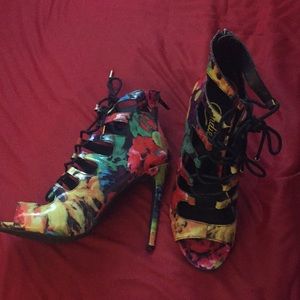 Multicolored heels